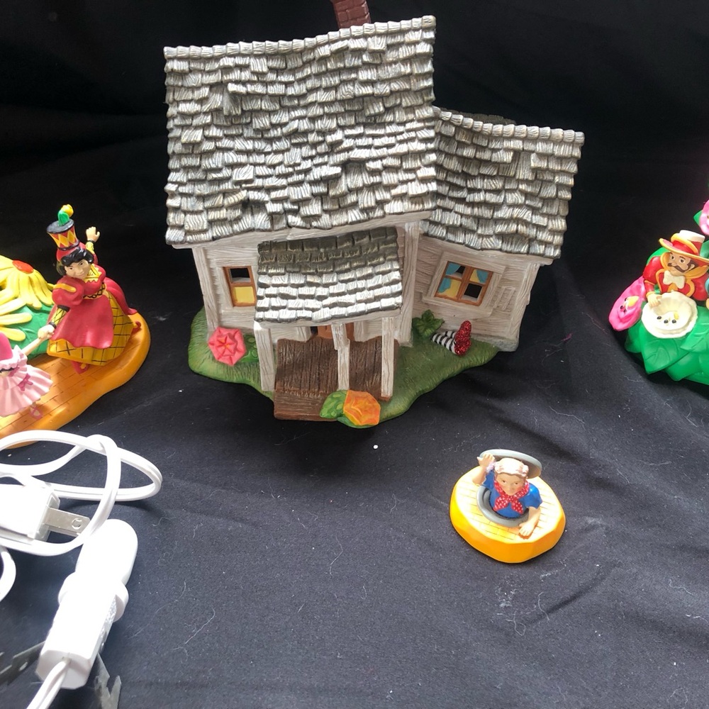 Wizard Of Oz Dorothy In Munchkinland House Department 56 Light Up Figurine OpnBx